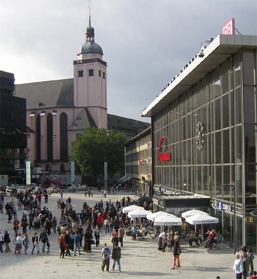 ケルンの駅前広場