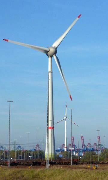 ハンブルク港内の風力発電