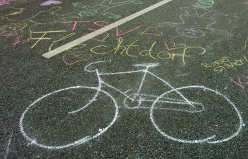 自転車と歩行者